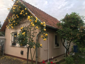 Отель Guest House Rózsakert  Эгерсалок